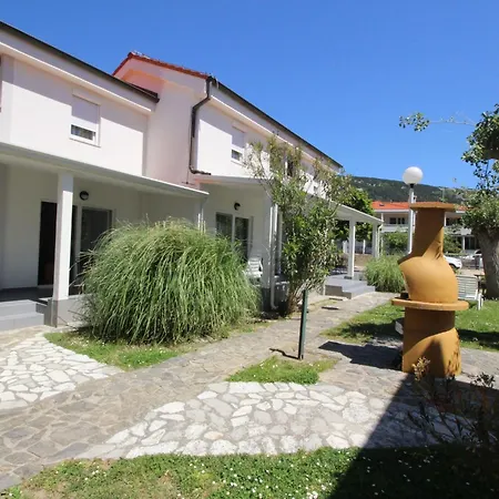 Apartament Corinthia 2 By Interhome